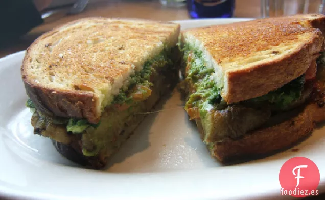 Sándwich de Berenjena al Pesto