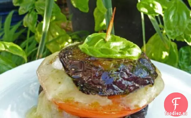 Sándwiches de Berenjena Con Queso de Cabra, Tomate y Albahaca