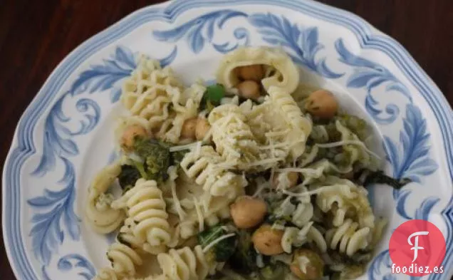 Pasta Con Brócoli Rabe Y Garbanzos