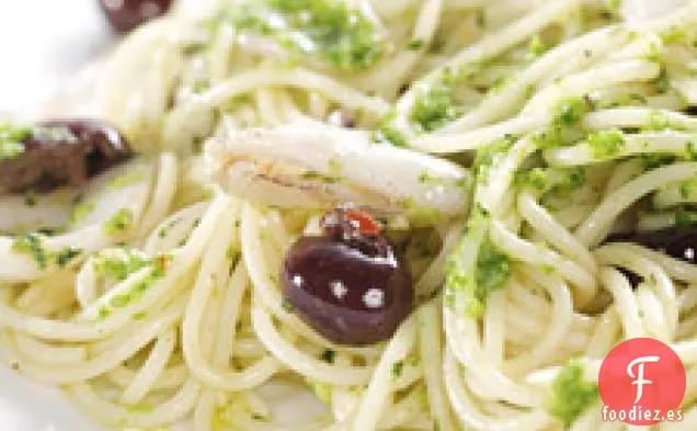 Spaghettini Con Pesto De Brócoli, Calamares Y Aceitunas De Liguria