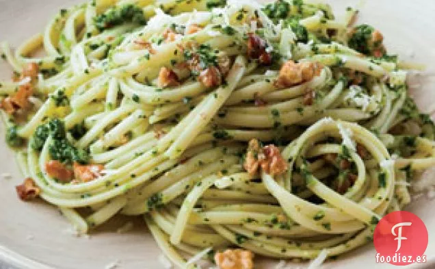 Linguini Con Pesto de Rabe de Nuez y Brócoli