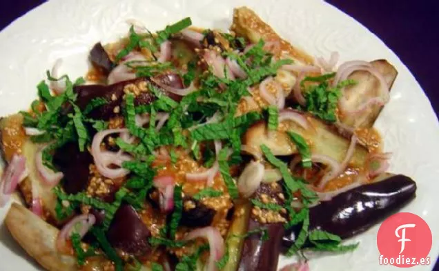 Ensalada Tibia de Berenjena Con Sésamo y Chalotes
