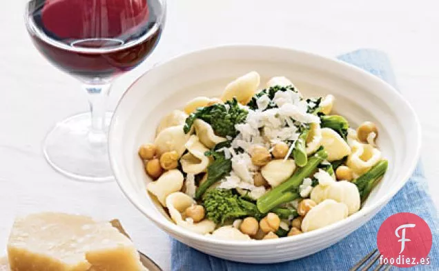 Orecchiette Con Garbanzos y Brócoli Rabe