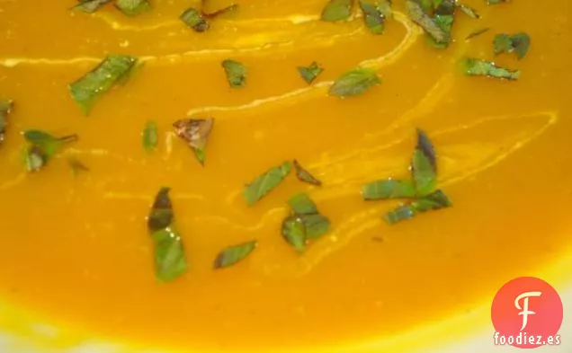 Sopa de Calabaza con Curry y Albahaca