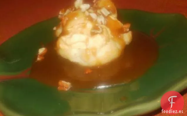 Bollos De Crema Rellenos De Calabaza Con Salsa De Caramelo De Arce