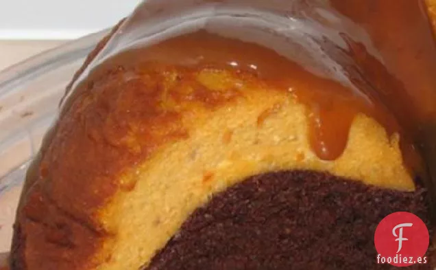 Pastel De Queso De Calabaza Cubierto Con Pastel De Chocolate W. Dulce De Leche