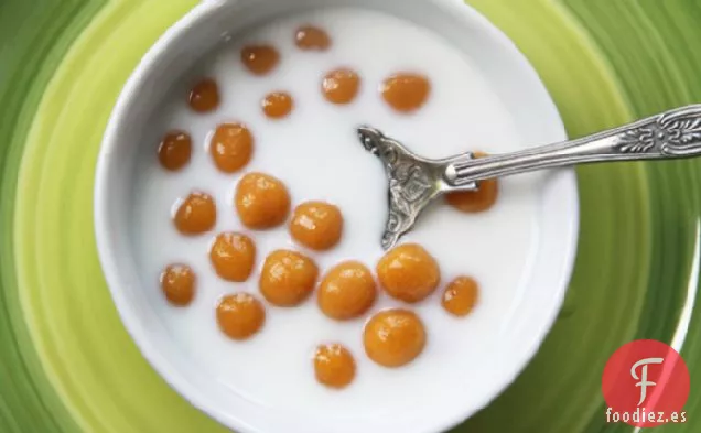 Bolas de Arroz Glutinoso de Calabaza en Crema de Coco Endulzada (Tanga Bua Loi Fak)