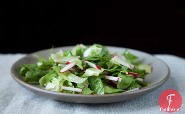 Ensalada De Rábano Y Escarola Con Vinagreta De Anchoa