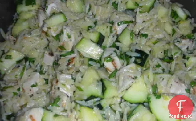 Ensalada De Orzo De Limón Con Calabacín Y Hierbas Frescas