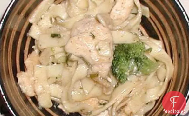 Yuk (Fettuccini de pollo)