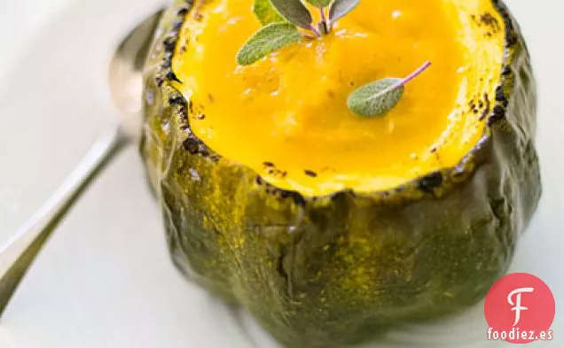 Sopa de Calabaza Asada con Salvia