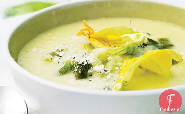 Sopa de Maíz con Poblanos Asados y Flores de Calabacín