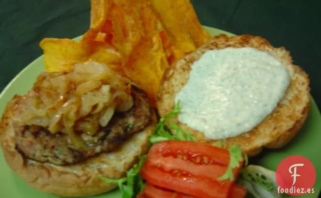 Hamburguesas de Mesa Con Alioli de Salvia y Papas Fritas Picantes