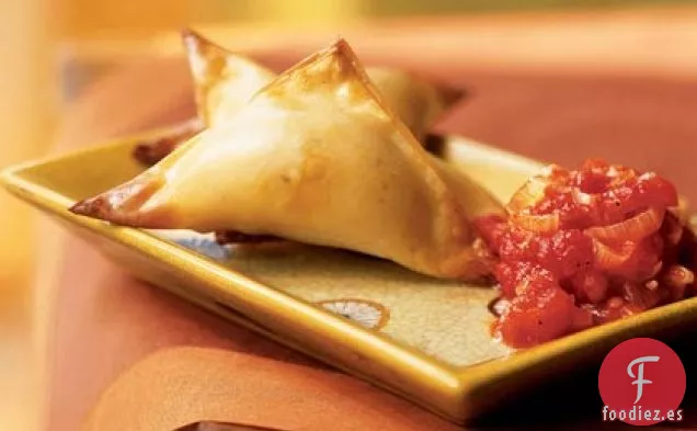 Wontons Crujientes de Mantequilla con Salsa de Tomate Picante