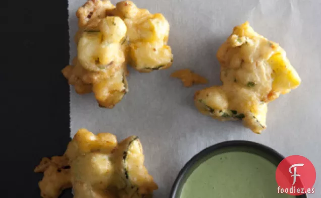 Buñuelos de Tocino de Calabacín con Salsa de Albahaca y Mayonesa