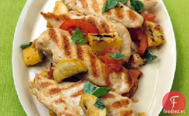 Chuletas de Pollo a la Parrilla con Calabaza y Tomates