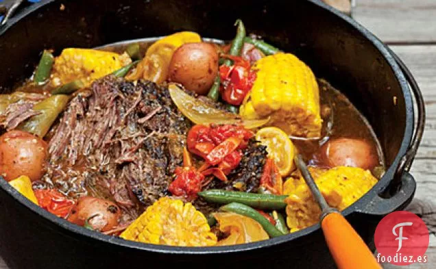 Carne de Res al Horno Holandesa y Verduras de Verano