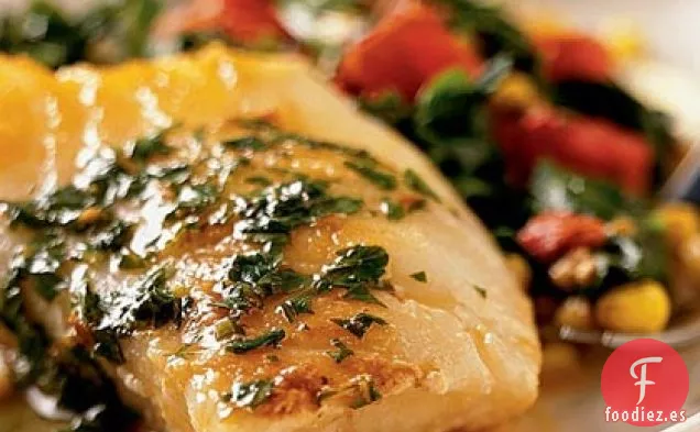 Lubina y Confeti de Verduras con Salsa de Mantequilla de Limón