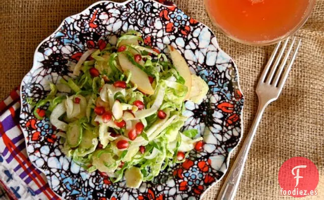 Ensalada De Coles De Bruselas De Manzana Y Granada