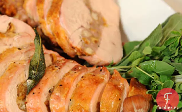 Pechuga de Pavo Rellena de Salchicha Dulce, Salvia y Avellana