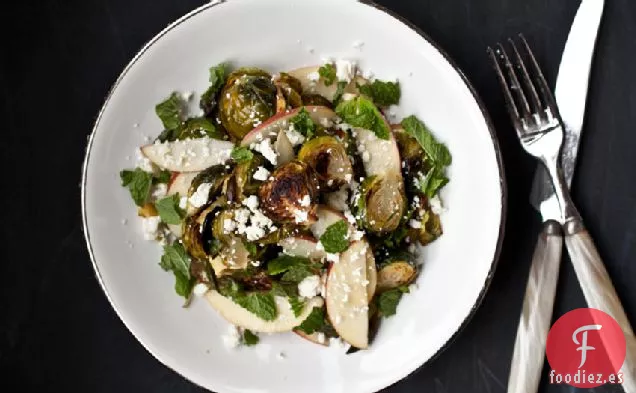 Coles De Bruselas Asadas Y Ensalada De Manzana