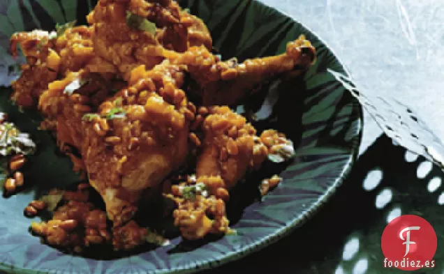 Tagine de Pollo con Albaricoques y Piñones Especiados