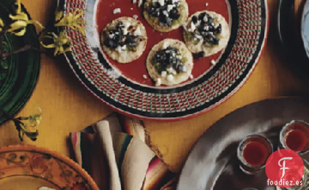 Mini Tortillas con Champiñones de Maíz y Salsa de Tomate Fresco