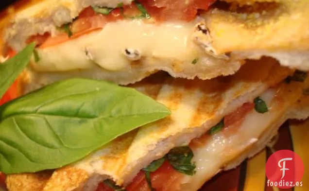 Bruschetta de Tomate y Albahaca