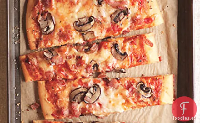 Pizza de Tres Quesos con Panceta y Champiñones