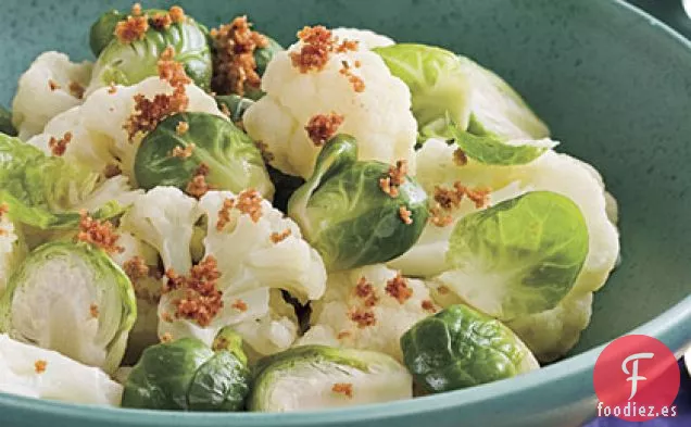 Coles de Bruselas y Coliflor con Tapa de Miga