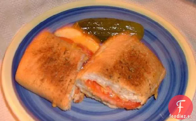 Sándwich de Tomate y Queso a la Parrilla con Ajo Crujiente