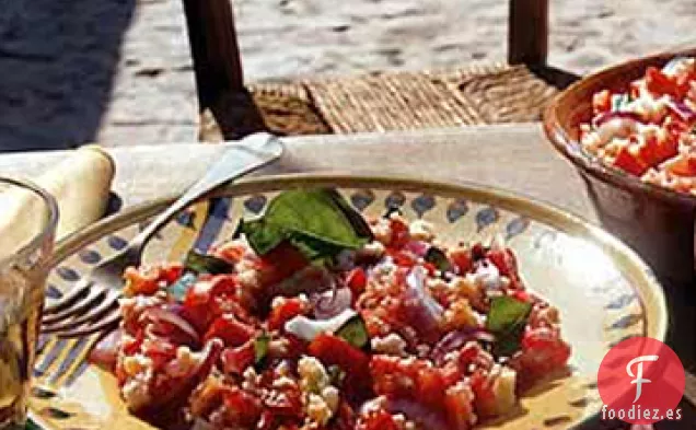 Ensalada de Tomate y Pan con Cebolla Roja