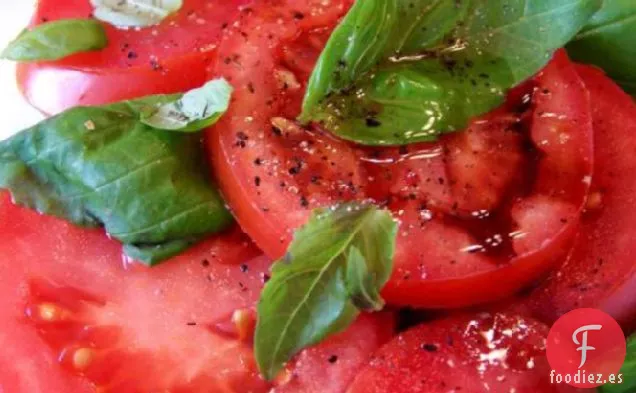 Tomates Con Albahaca Fresca y Balsámico Envejecido