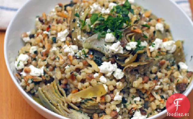 Fregola con Alcachofas, Queso Feta, Almendras y Hierbas