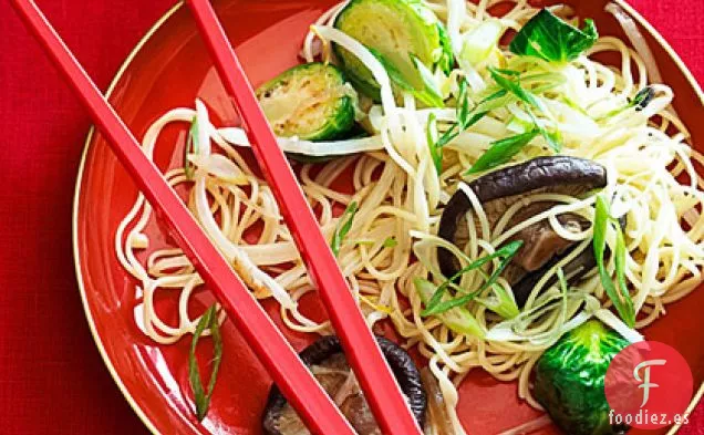 Coles de Bruselas y Shiitake Lo Mein