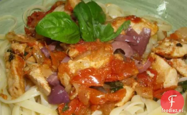 Pasta Con Pollo y Tomates Secados al Sol