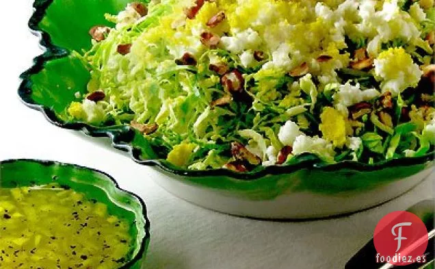 Ensalada de Coles de Bruselas Afeitadas con Vinagreta de Cítricos