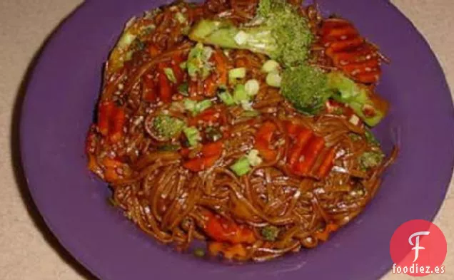 Soba en Salsa de Semillas de Sésamo Tostado