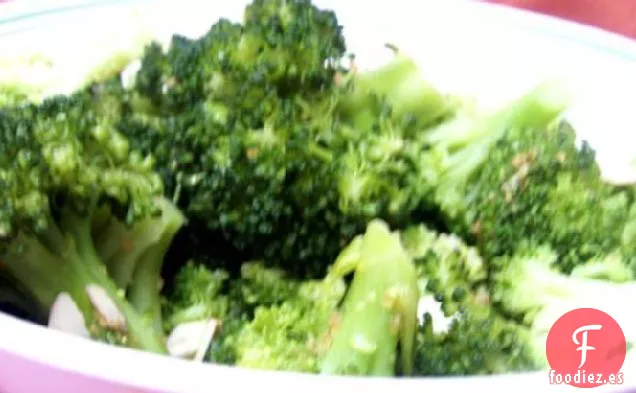 Brócoli Con Mantequilla De Almendras Con Ajo Y Limón