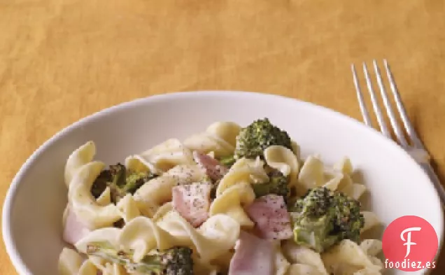 Pasta Cremosa con Jamón y Brócoli