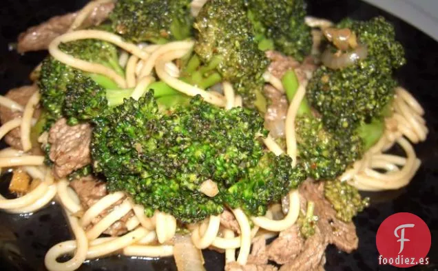 Fantástica Sartén de Carne de Res y Brócoli Lo Mein
