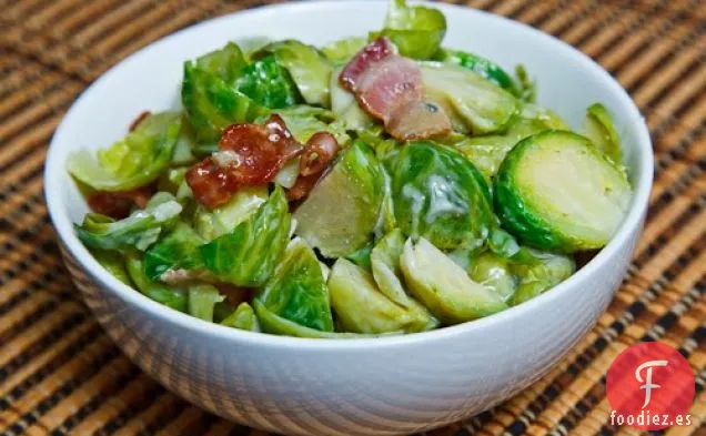 Coles de Bruselas y Tocino Cubiertos de Gorgonzola Derretida