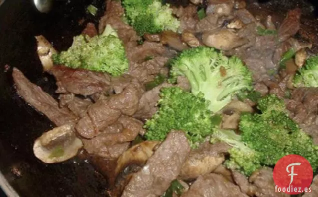 Carne de Ajo Salteada con Brócoli