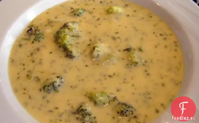 Sopa de Brócoli con Queso Fácil