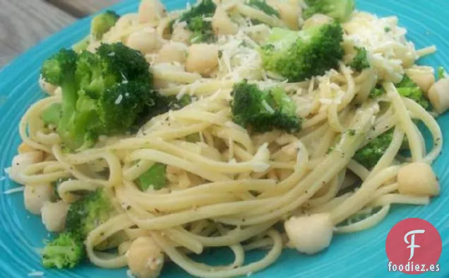 Linguini con Brócoli y Vieiras de Laurel