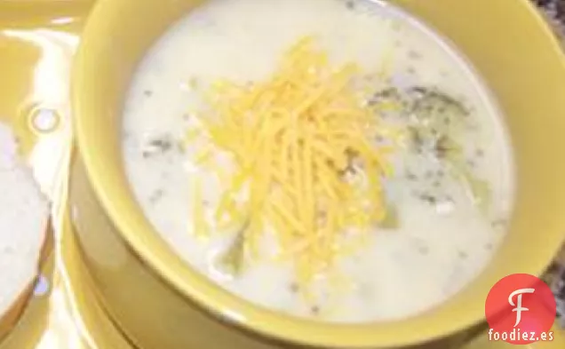 Sopa de Pollo con Queso y Brócoli