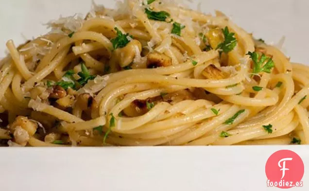 Espaguetis Con Nueces Y Anchoas