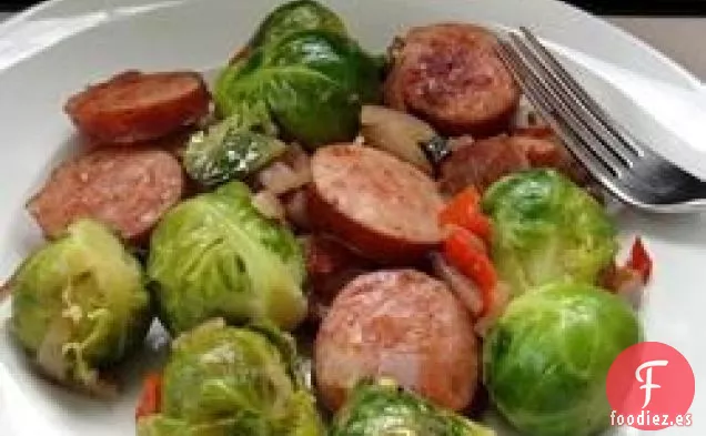 Kielbasa con Coles de Bruselas