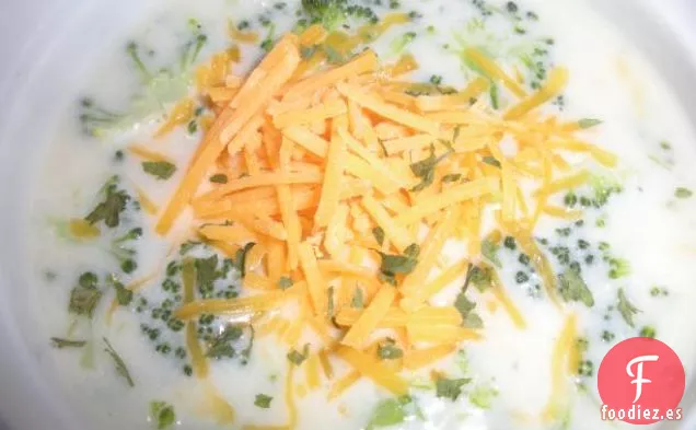 Salchichas, Mozzarella, Broccolini y Pasta Penne