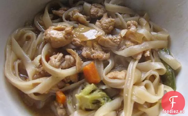 Sopa de Fideos de Arroz con Porcelana de Jenner's Chickety